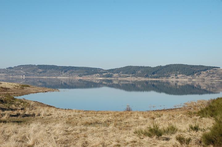 GR4 au lac de Naussac.JPG
